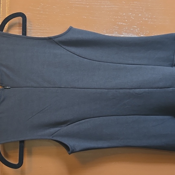 Gap-Black knit stretchy fitted dress that's fuller at bottom Sz 4 NWT - Picture 8 of 10